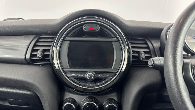 MINI Hatchback 1.5 Cooper Classic II 3dr [Comfort Pack] Petrol Hatchback